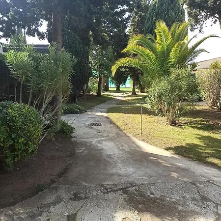 Climatisé Avec Terrasse Parking Piscine Et Terrains De Tennis *