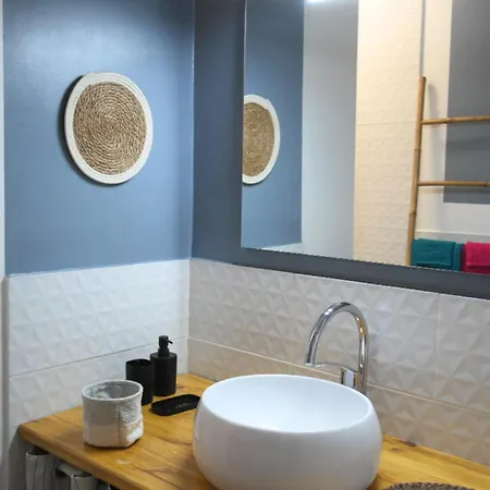 Climatisé Avec Terrasse Parking Piscine Et Terrains De Tennis