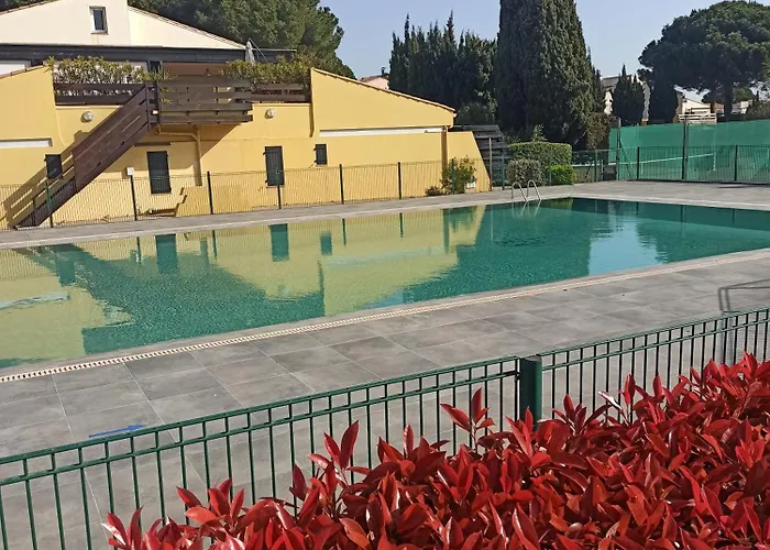 Climatise A Deux Pas Du Centre International De Tennis - Piscine Et Parking *